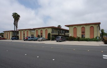 835-859 13th Street in Imperial Beach, CA - Building Photo - Building Photo