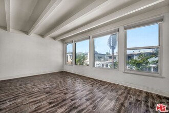 130 Montreal St in Los Angeles, CA - Building Photo - Building Photo