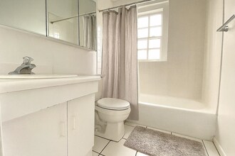 204 E 35th St, Unit 2A in New York, NY - Building Photo - Building Photo