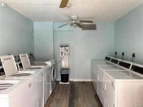 7910 Taft St, Unit 214 in Pembroke Pines, FL - Building Photo - Building Photo