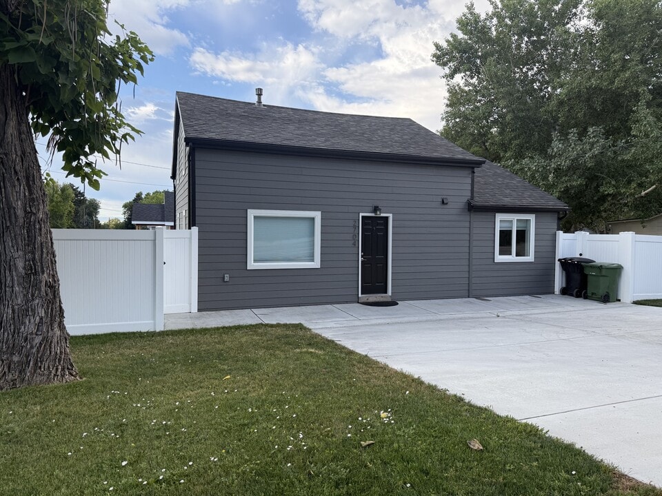 2704 Poly Dr in Billings, MT - Building Photo