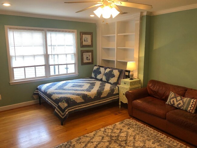5804 Searl Ter, Unit 1