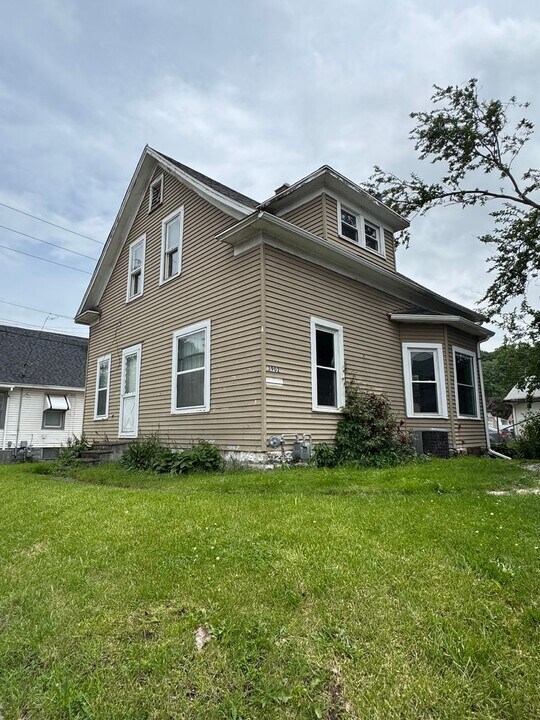 3902 4th Ave in Moline, IL - Building Photo