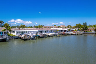 Boca Ciega Point East Condominimums in St. Petersburg, FL - Building Photo - Building Photo