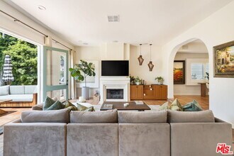 420 Carroll Canal in Los Angeles, CA - Building Photo - Building Photo