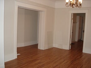 545 49th Av E in Vancouver, BC - Building Photo - Building Photo