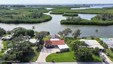 778 Nassau Rd in Cocoa Beach, FL - Foto de edificio - Building Photo