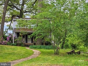 355 Sturtons Ln in Pasadena, MD - Foto de edificio - Building Photo