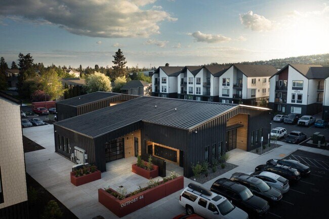 Outpost 44 in Bend, OR - Foto de edificio - Building Photo