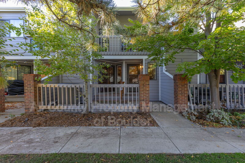 5056 Buckingham Rd in Boulder, CO - Building Photo