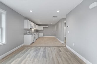 340 Scenic Hwy in Bourne, MA - Building Photo - Building Photo