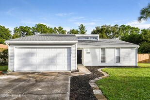 11665 Summer Tree Rd N in Jacksonville, FL - Building Photo