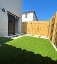 929 NE 211th St in North Miami Beach, FL - Building Photo - Building Photo
