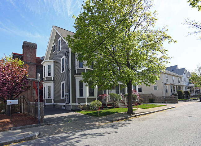 116-118 Chestnut St in Waltham, MA - Foto de edificio - Building Photo