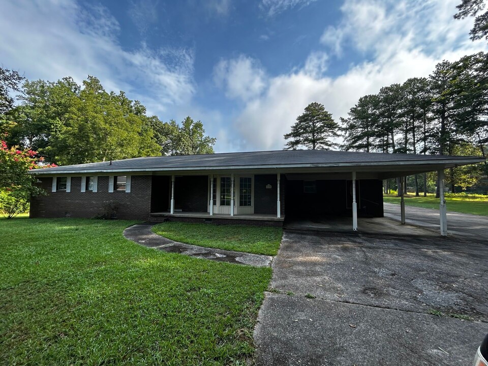 1130 Goodyear Ave in Gadsden, AL - Foto de edificio