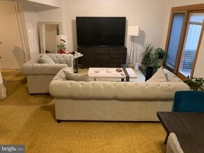 5800 Edson Ln in Rockville, MD - Building Photo - Building Photo