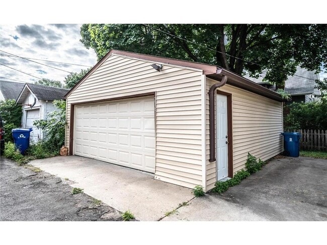 property at 216 Cretin Ave N