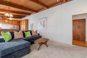 218 19th Pl in Manhattan Beach, CA - Building Photo - Building Photo