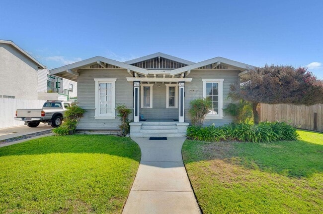 926 Newport Ave in Long Beach, CA - Building Photo - Building Photo