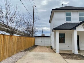 7617 Carver Ave in Austin, TX - Foto de edificio - Building Photo