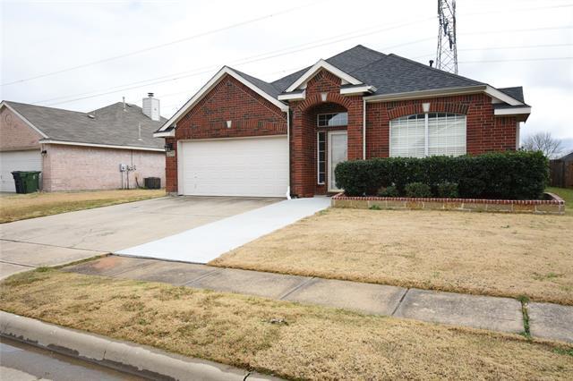 1102 Courtside Dr in Arlington, TX - Building Photo