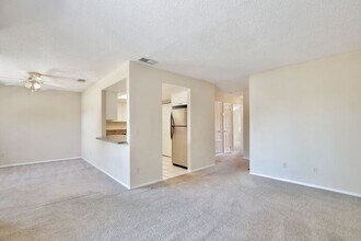 9932 Sweepstakes Ln in Orlando, FL - Building Photo - Building Photo