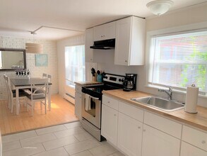 83 Brown Ave in Hampton, NH - Building Photo - Building Photo