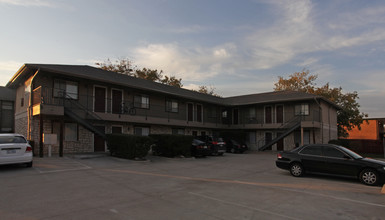 2520 W Prairie St in Denton, TX - Foto de edificio - Building Photo