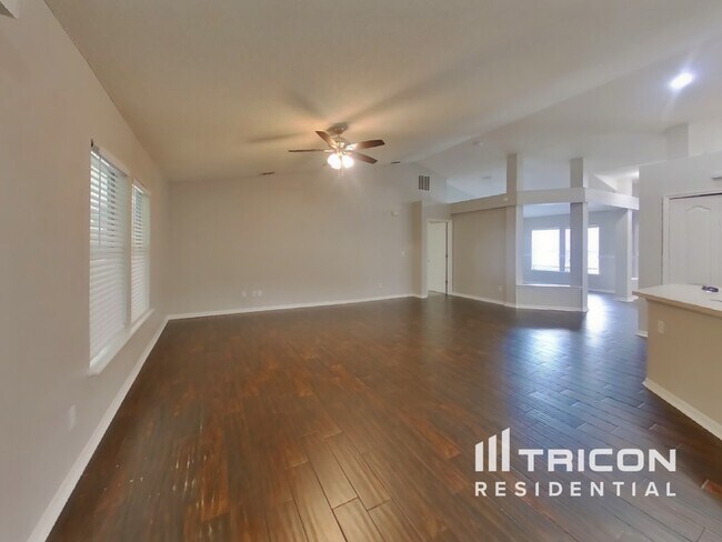10320 Lancashire Dr E in Jacksonville, FL - Building Photo - Building Photo