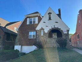 5110 Laconia Ave in Cincinnati, OH - Building Photo