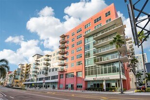 1208 E Kennedy Blvd in Tampa, FL - Building Photo