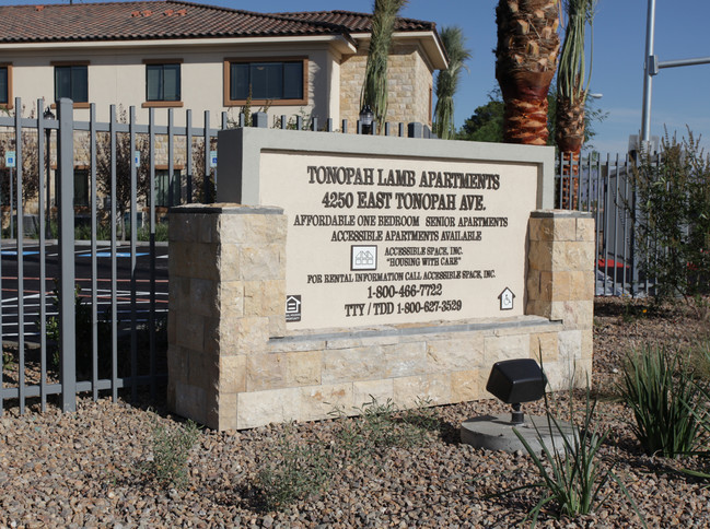 Tonopah Lamb Apartments in Las Vegas, NV - Foto de edificio - Building Photo