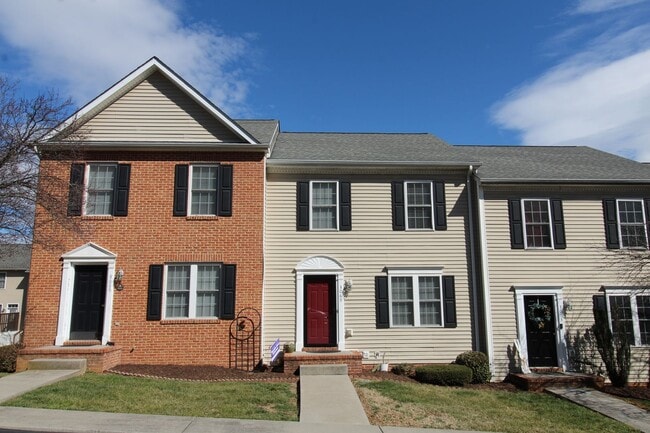 3069 Taylor Spring Ln in Harrisonburg, VA - Building Photo - Building Photo