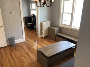 62 Woods Ave, Unit 2 in Somerville, MA - Foto de edificio - Building Photo
