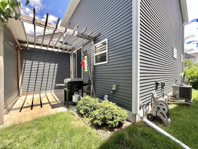 2899 Bulwer Ln in Fitchburg, WI - Building Photo - Building Photo