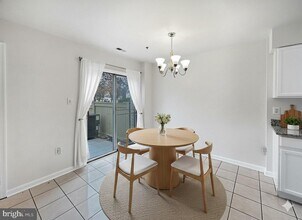 102 Crossbill Way in Frederick, MD - Building Photo - Building Photo