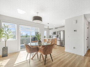 1391 Starling Dr NW in Edmonton, AB - Building Photo - Building Photo