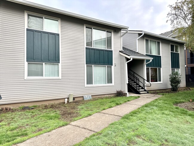 Villager Apartments in Forest Grove, OR - Building Photo - Building Photo