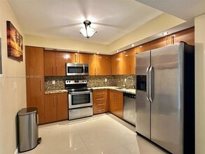 2401 S Ocean Dr in Hollywood, FL - Foto de edificio - Building Photo