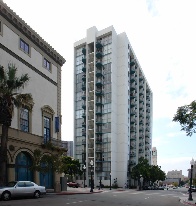 Cathedral Plaza in San Diego, CA - Foto de edificio