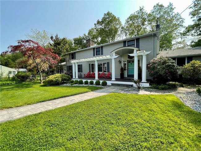 32 Tuxis Rd in Madison, CT - Building Photo - Building Photo