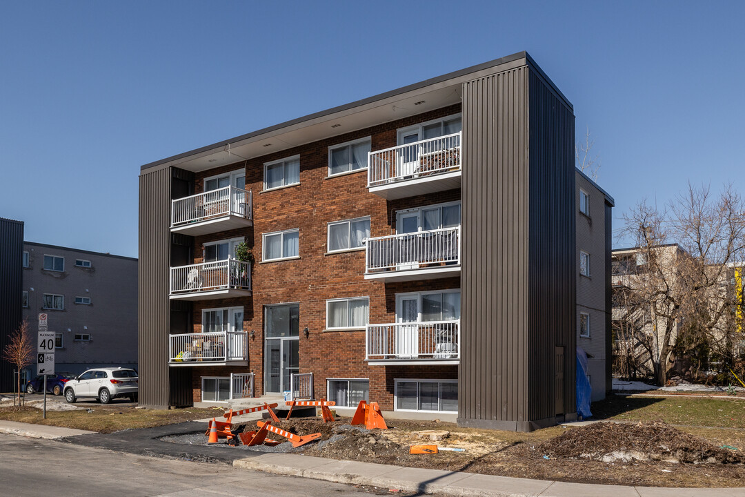 445 Robin Boul in Laval, QC - Building Photo