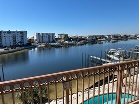 724 Harbor Blvd in Destin, FL - Building Photo