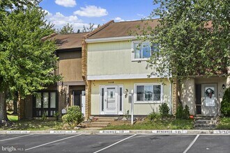 1119 Shannon Pl in Herndon, VA - Building Photo - Building Photo