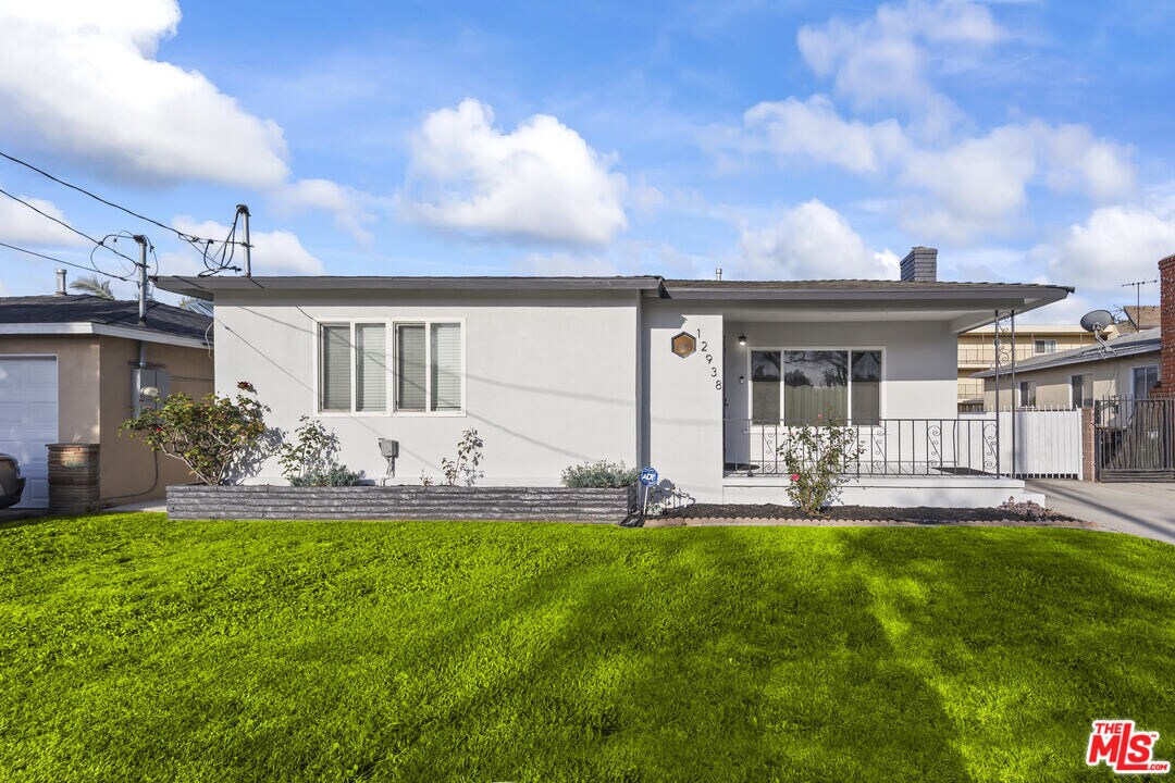12938 Jefferson Ave in Hawthorne, CA - Building Photo