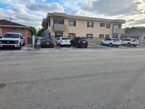 340 W 19th St-Unit -10 in Hialeah, FL - Building Photo - Building Photo