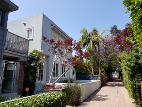 126 Breeze Ave in Venice, CA - Building Photo - Building Photo