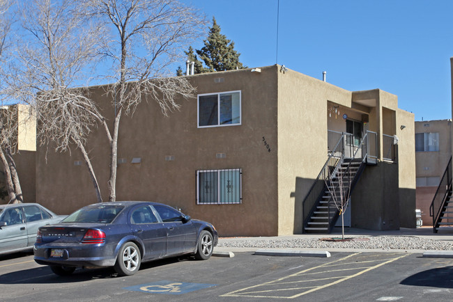 3500 Lafayette Dr NE in Albuquerque, NM - Foto de edificio - Building Photo