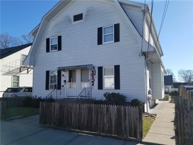 203 Sweet Ave in Pawtucket, RI - Building Photo - Building Photo