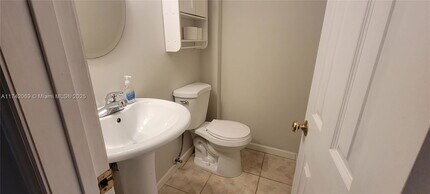 245 18th St in Miami Beach, FL - Foto de edificio - Building Photo